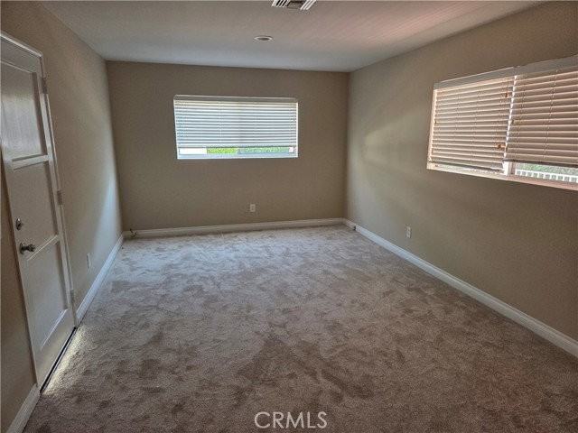 15219 Wyandotte St - Photo 2 of 8