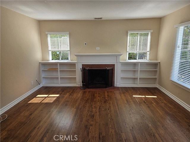 15219 Wyandotte St - Photo 6 of 8