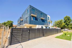 featured image of 10719 Addison St