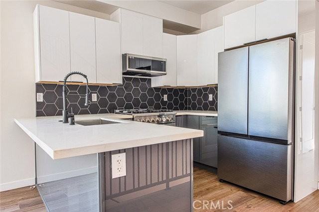 10719 Addison St - Photo 3 of 8