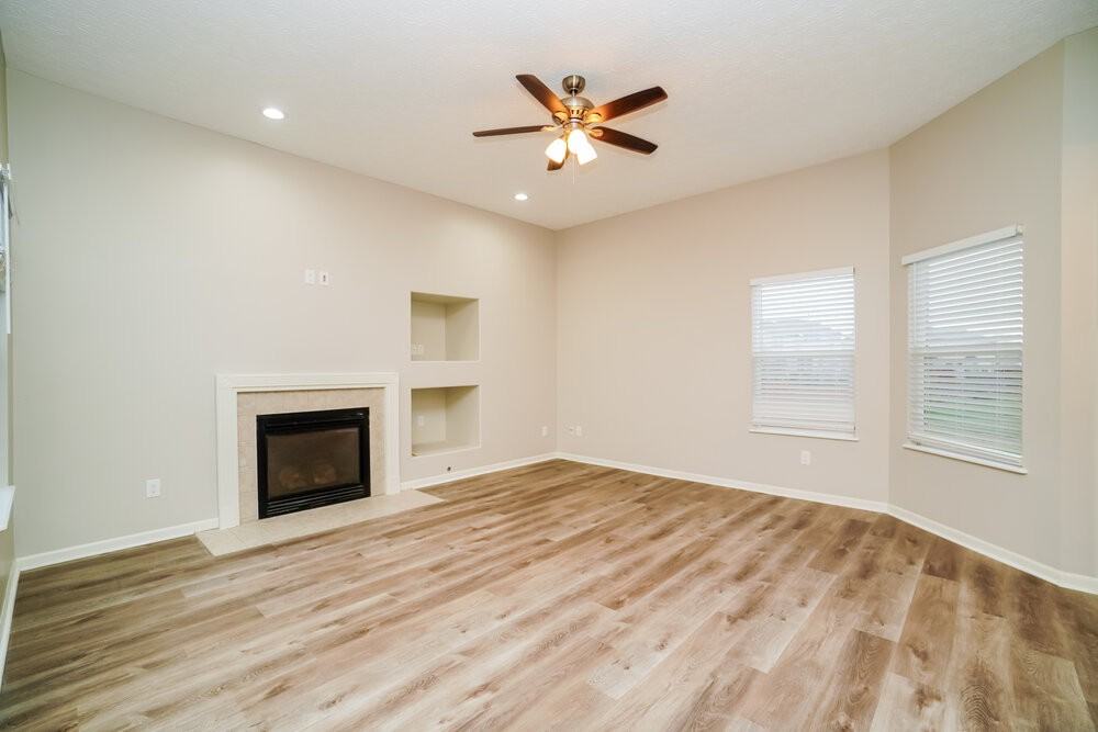 1272 Poplar Creek Ct - Photo 5 of 17
