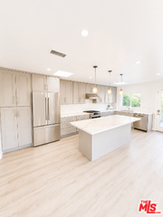 1636 Courtney Ave - Photo 3 of 8