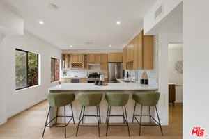 featured image of 8506 Oak Ct