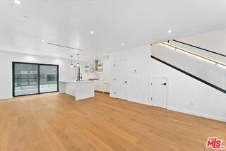 1410 1/2 N Poinsettia Pl - Photo 4 of 8