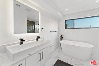 1410 1/2 N Poinsettia Pl - Photo 7 of 8