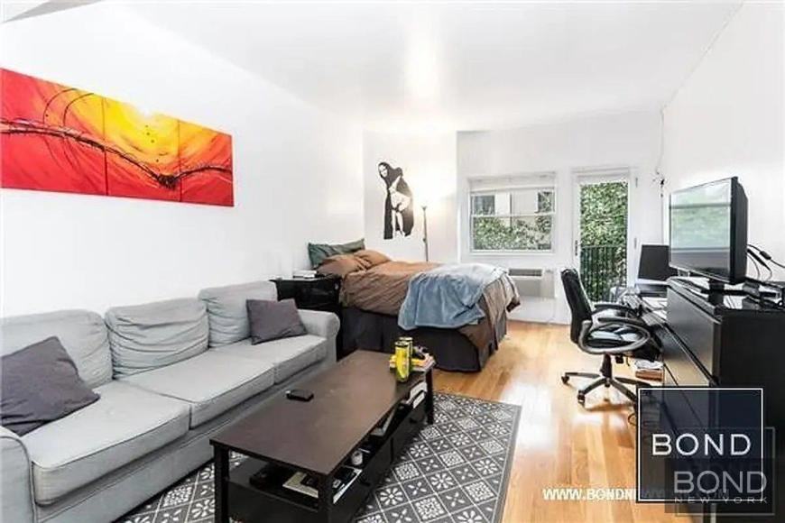 211 Thompson St