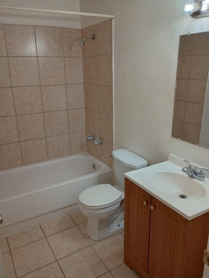 401 N D St - Photo 2 of 10