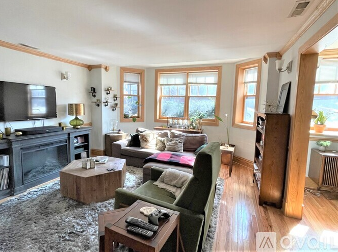 1354 W Carmen Ave #1F - Photo 3 of 8