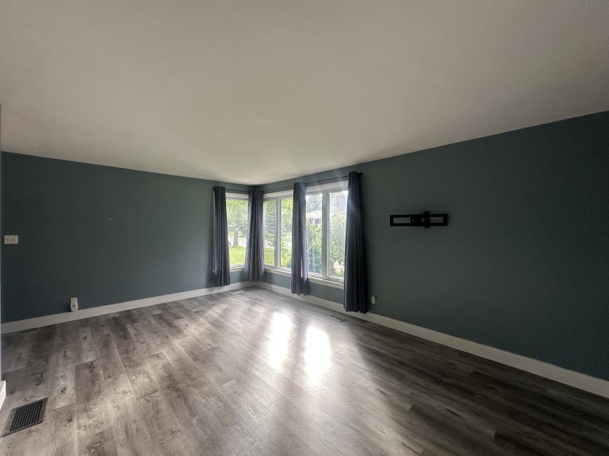 549 Hillside St - Photo 2 of 10
