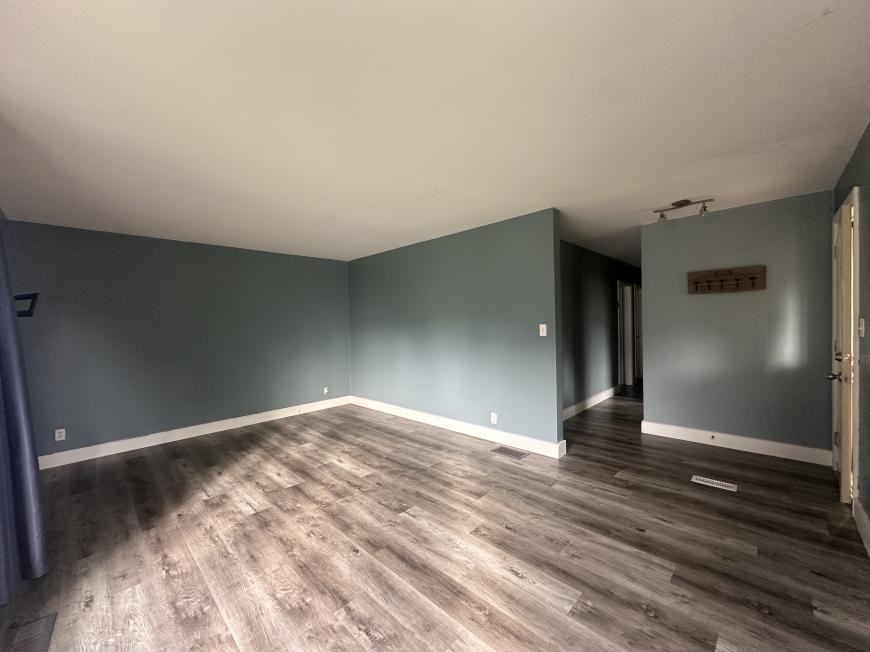 549 Hillside St - Photo 3 of 10