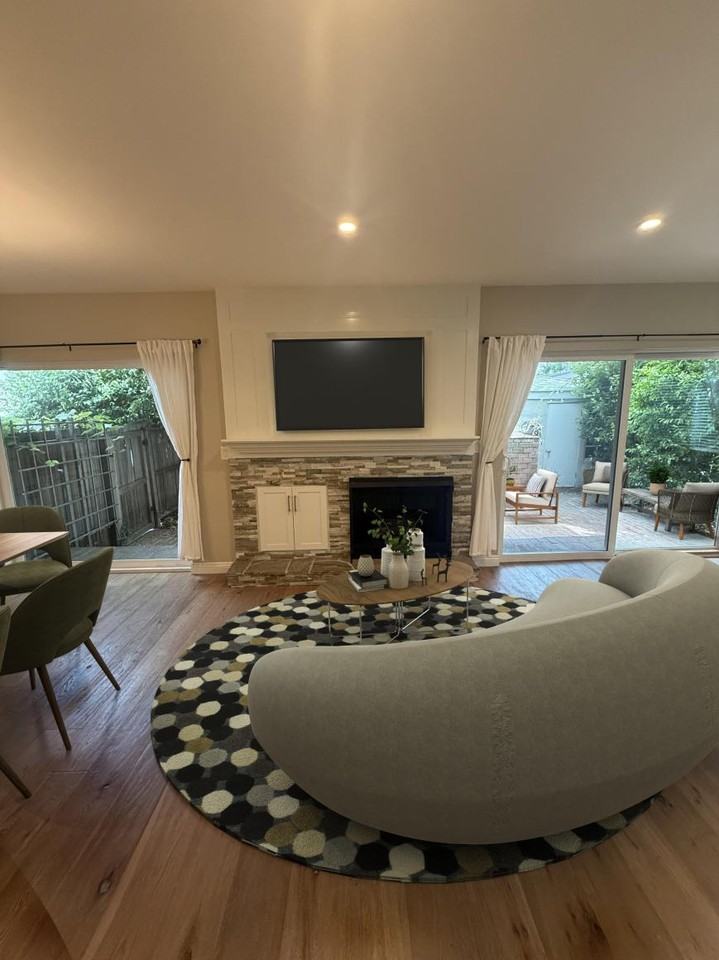 1414 Ocean Park Blvd - Photo 2 of 10