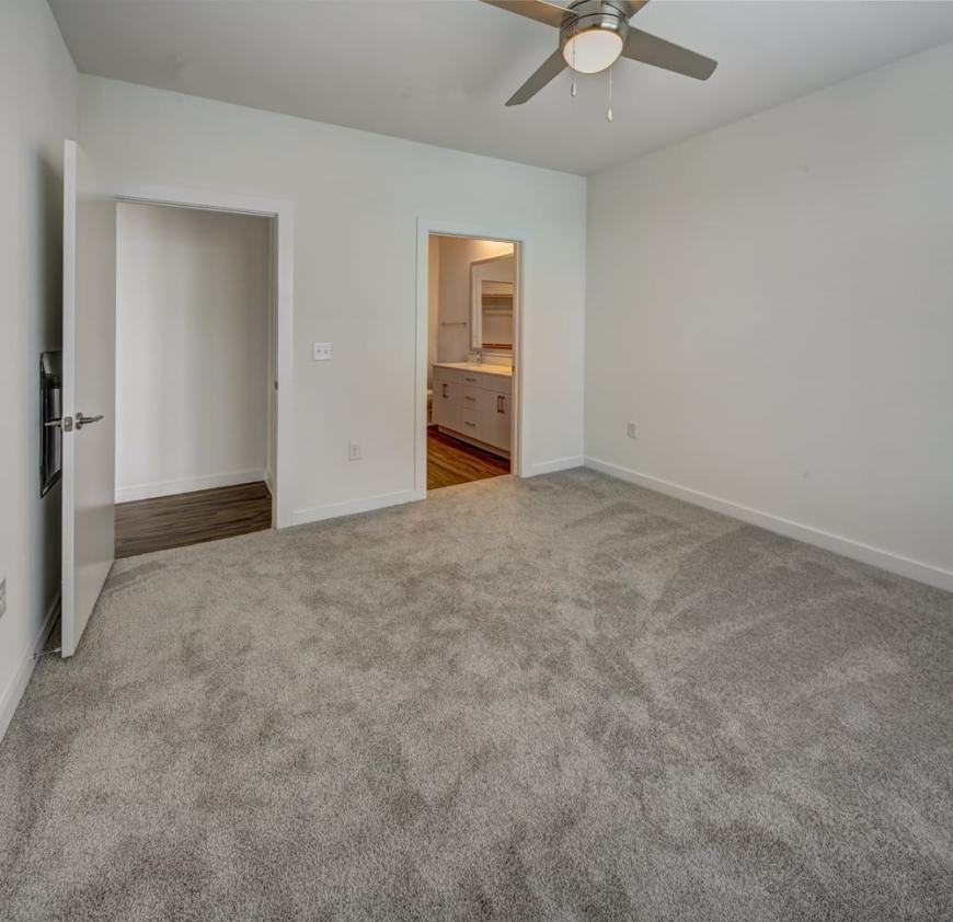 2436 E Riverside Dr - Photo 3 of 10