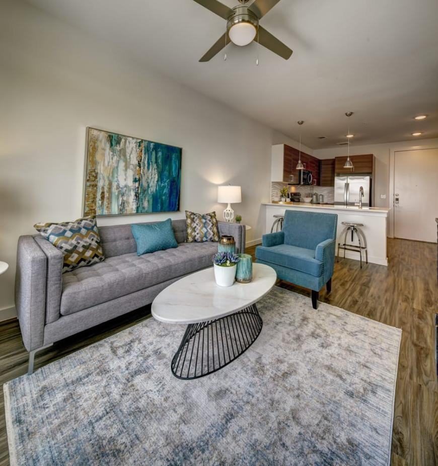 2436 E Riverside Dr - Photo 5 of 10