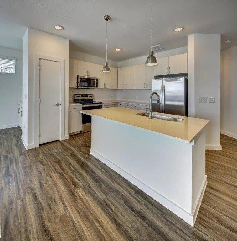 2436 E Riverside Dr - Photo 7 of 10