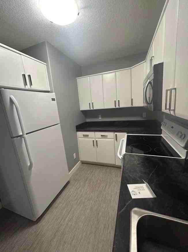 2665 Mcdonald St - Photo 5 of 10