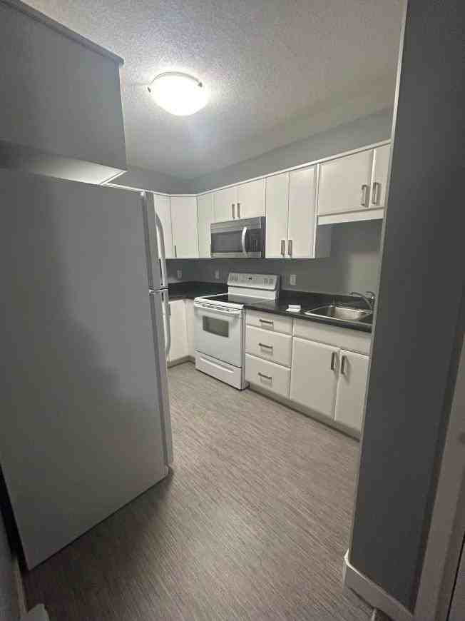2665 Mcdonald St - Photo 6 of 10