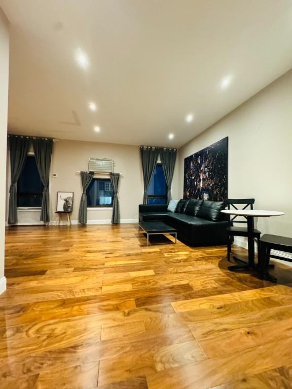 65 E 54th St - Photo 2 of 10