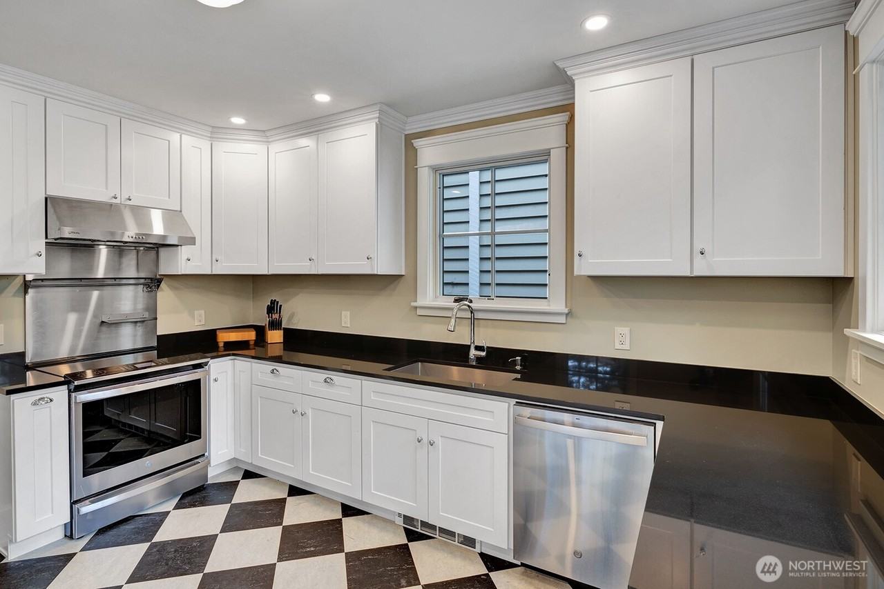 1708 18th Ave - Photo 6 of 17