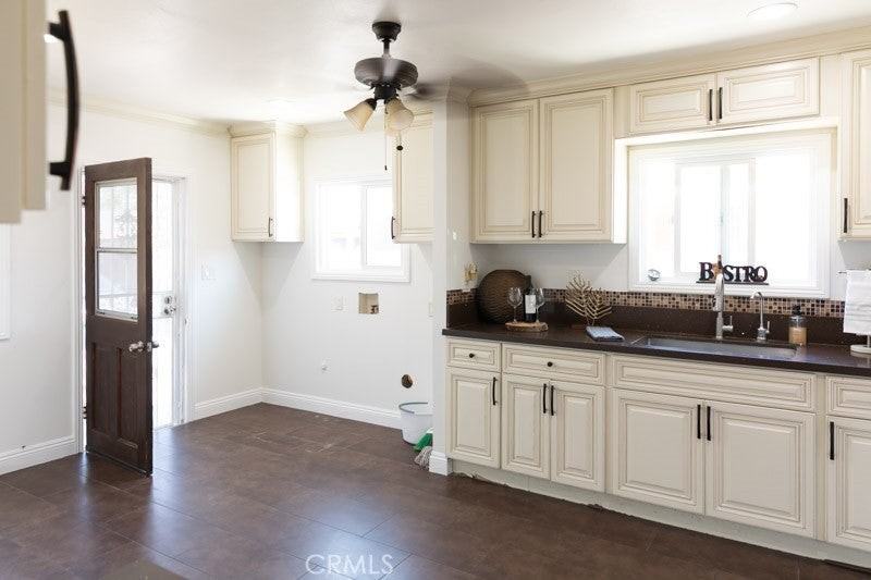 10330 San Luis Ave - Photo 2 of 11