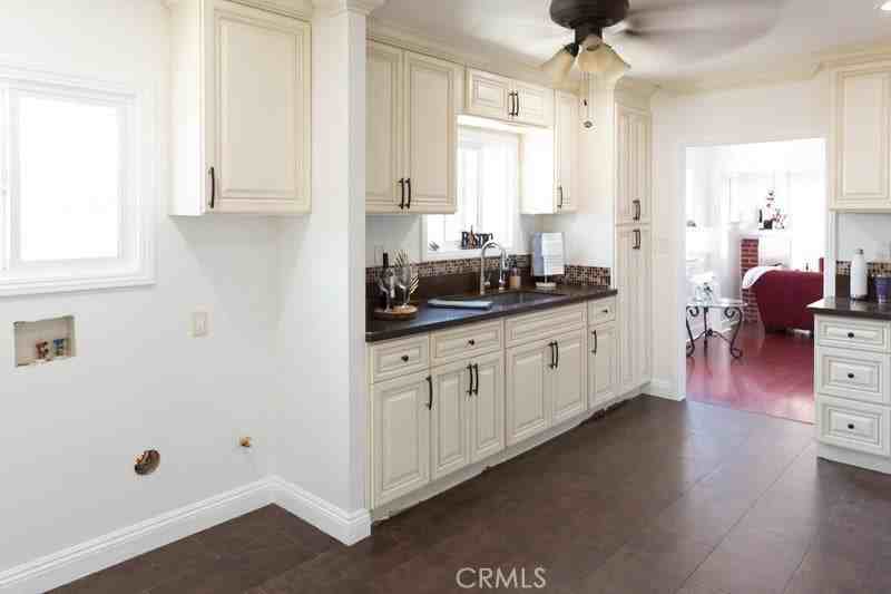 10330 San Luis Ave - Photo 4 of 11