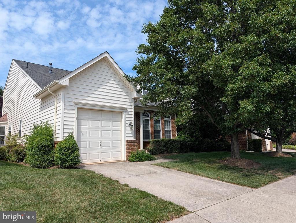 44476 Livonia Ter - Photo 2 of 34