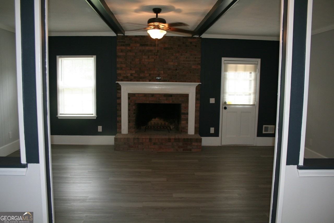 2075 Pinewood Dr - Photo 5 of 33