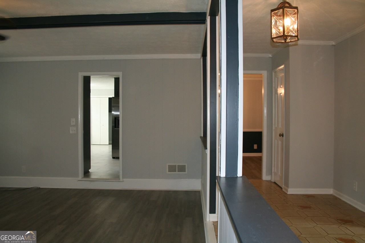 2075 Pinewood Dr - Photo 7 of 33