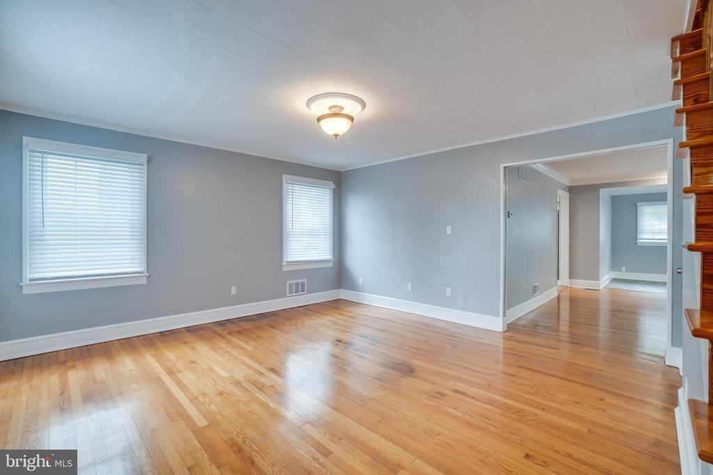 712 Freeman St - Photo 6 of 49
