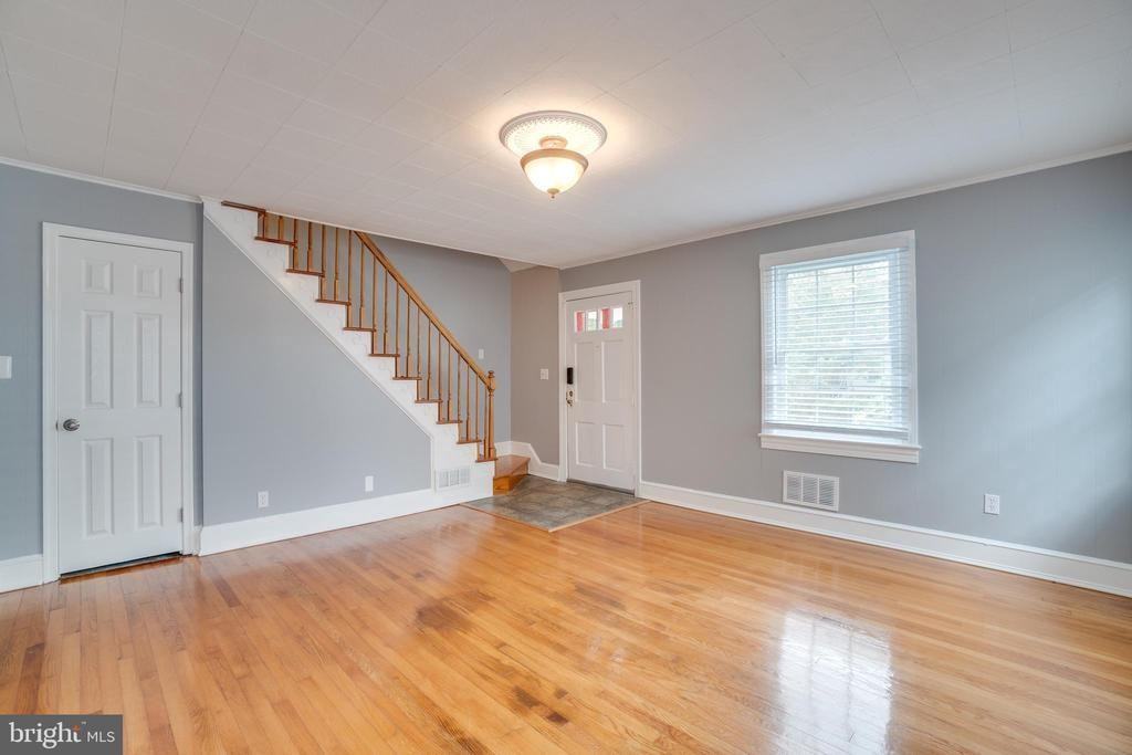 712 Freeman St - Photo 7 of 49