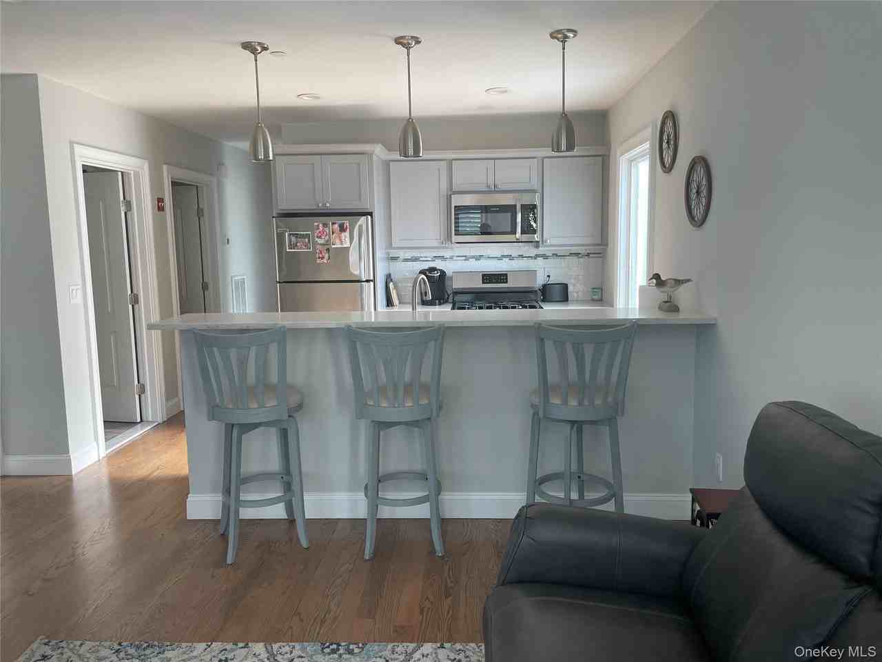 190 Oceanview St - Photo 3 of 13