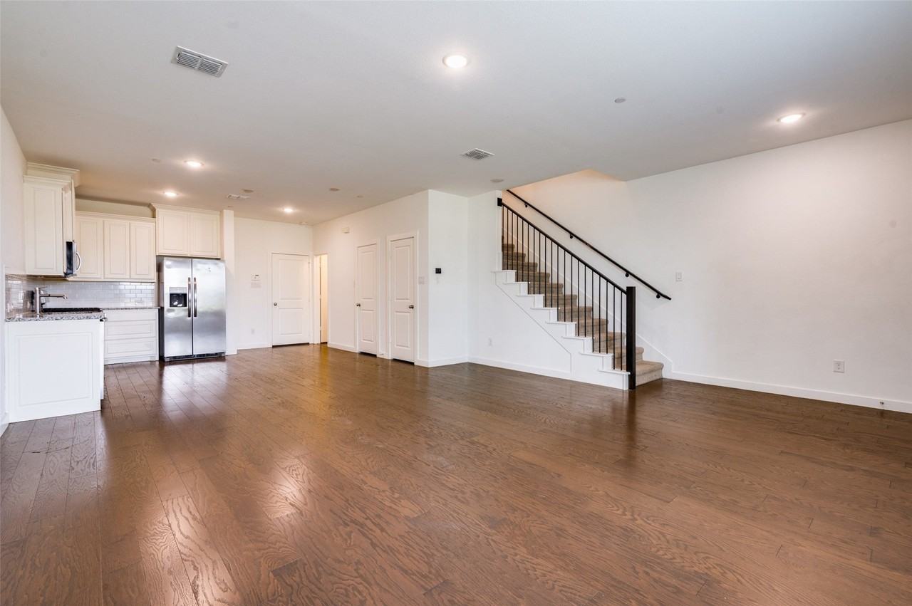 1719 Dalhart Rd - Photo 2 of 12