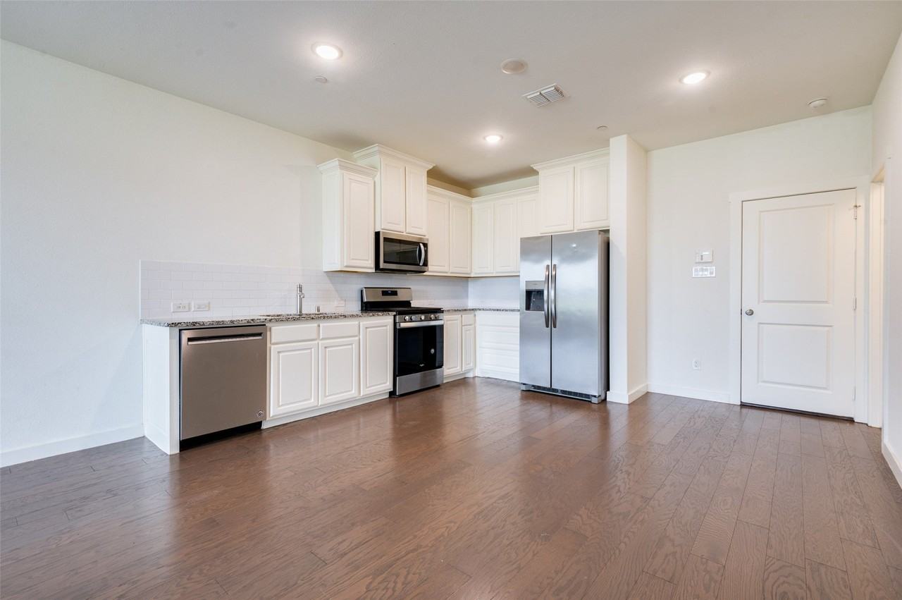 1719 Dalhart Rd - Photo 3 of 12