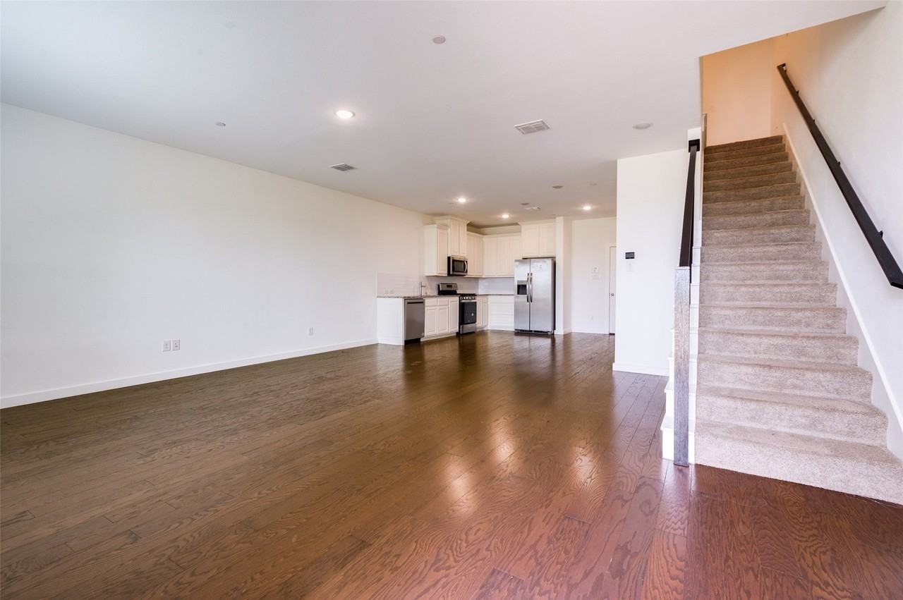 1719 Dalhart Rd - Photo 4 of 12