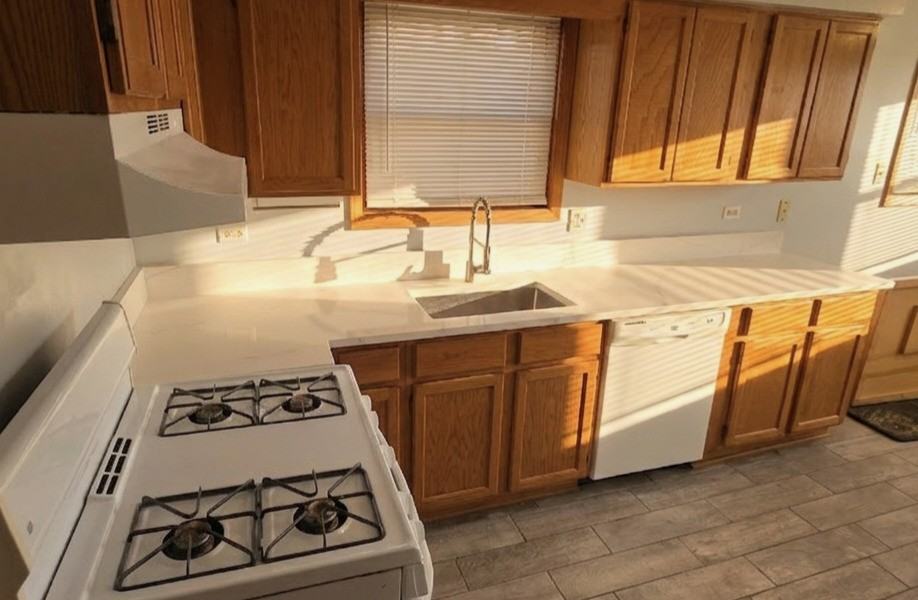 445 W 37th St - Photo 2 of 10