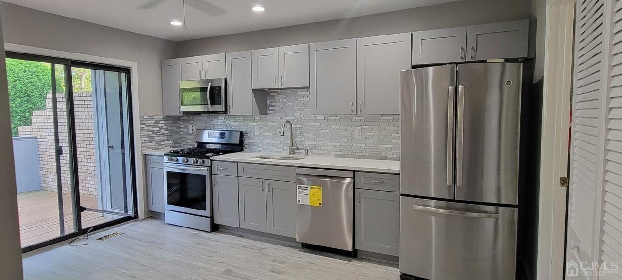 44 Peachtree Ct - Photo 3 of 15