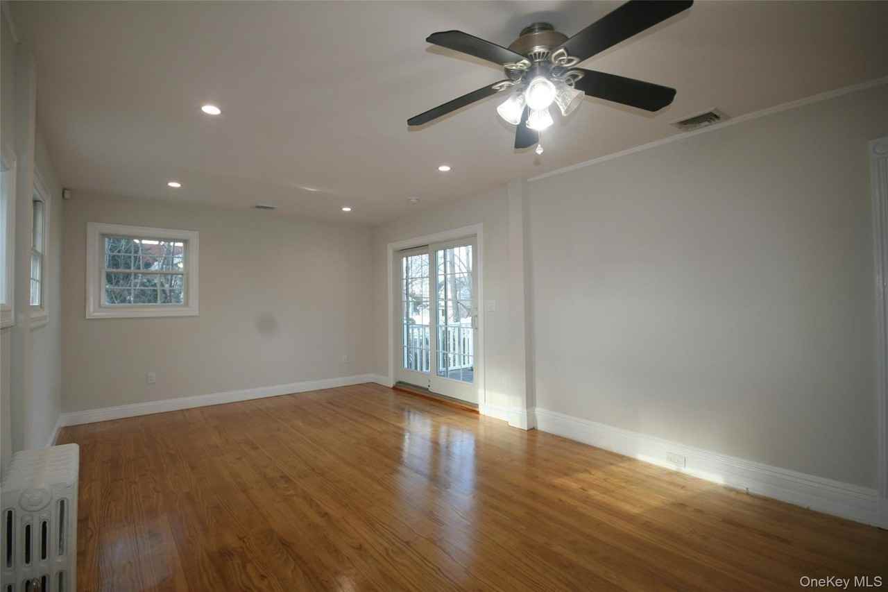 99 Centre Ave - Photo 3 of 17