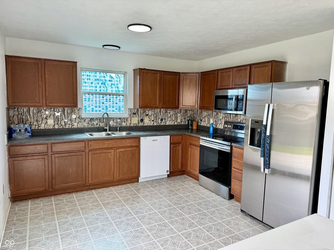 652 Loon Ln - Photo 4 of 27