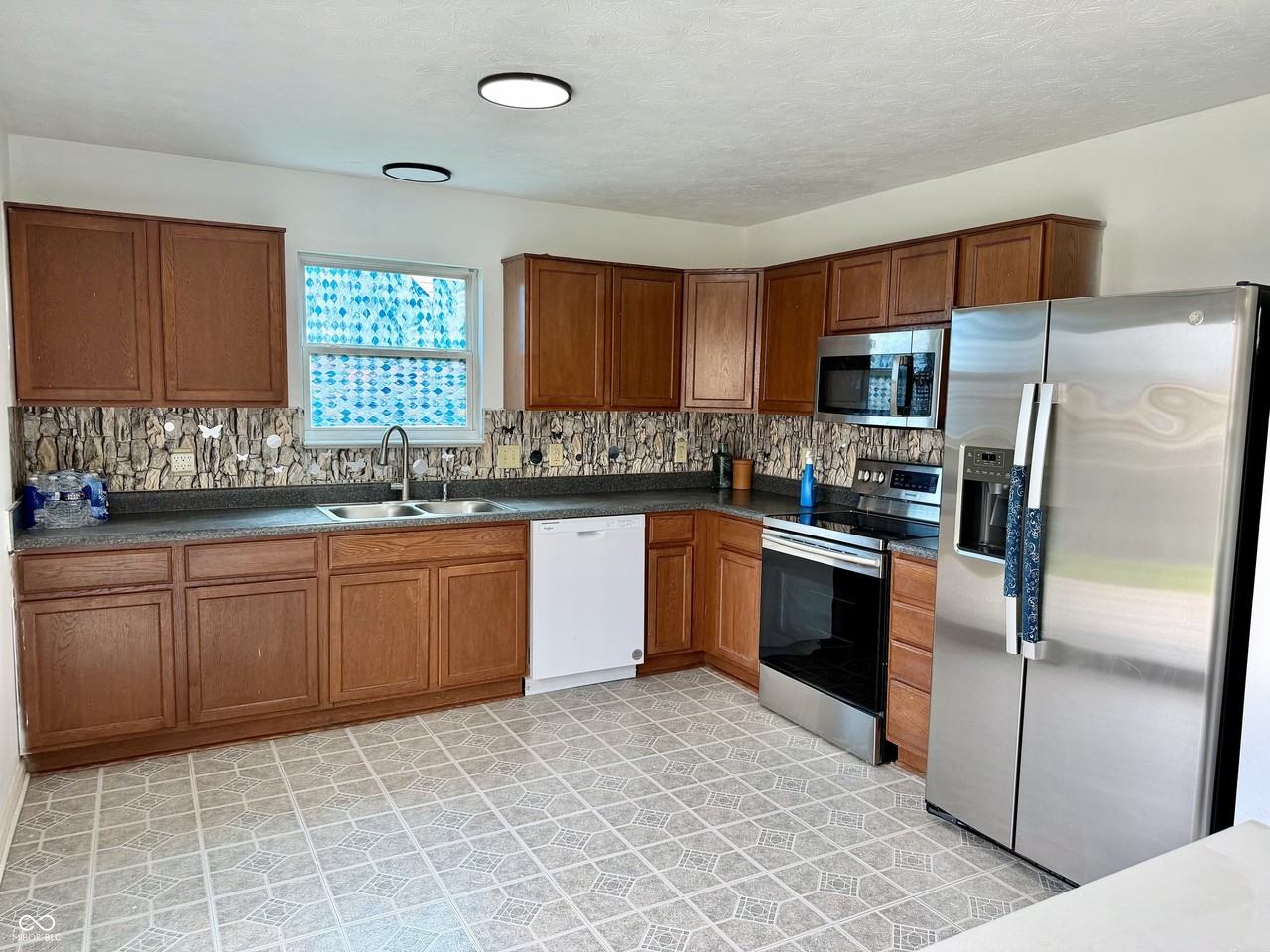 652 Loon Ln - Photo 5 of 27