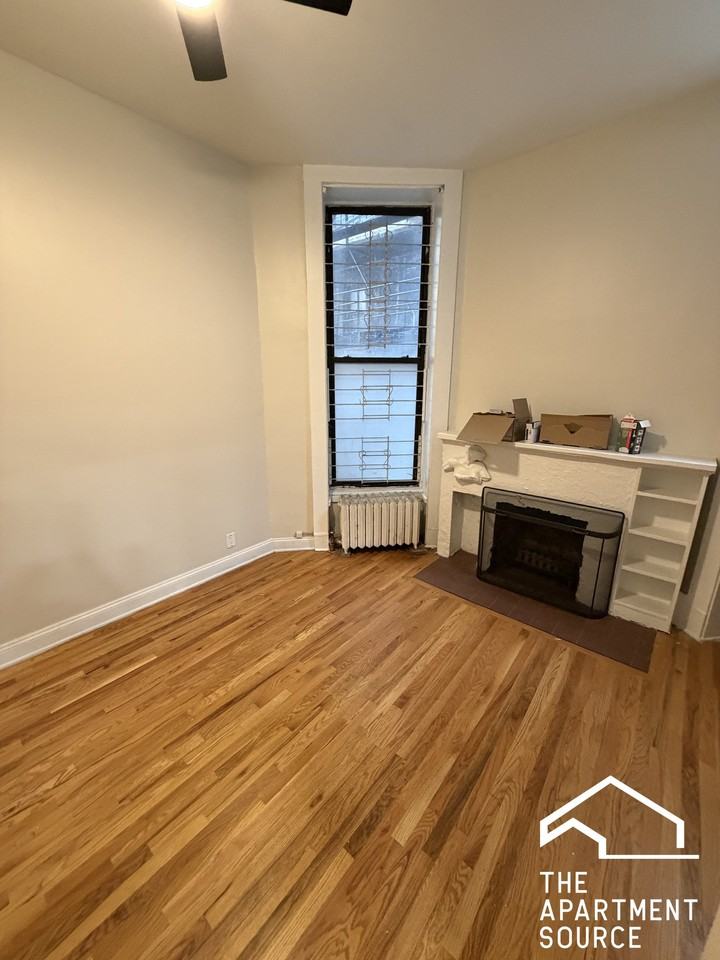1015 N La Salle Dr #1F - Photo 5 of 10