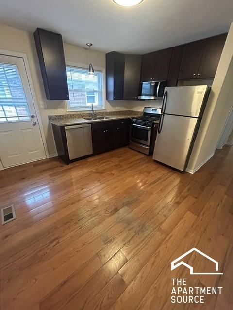 115 W Ash St #C - Photo 2 of 20