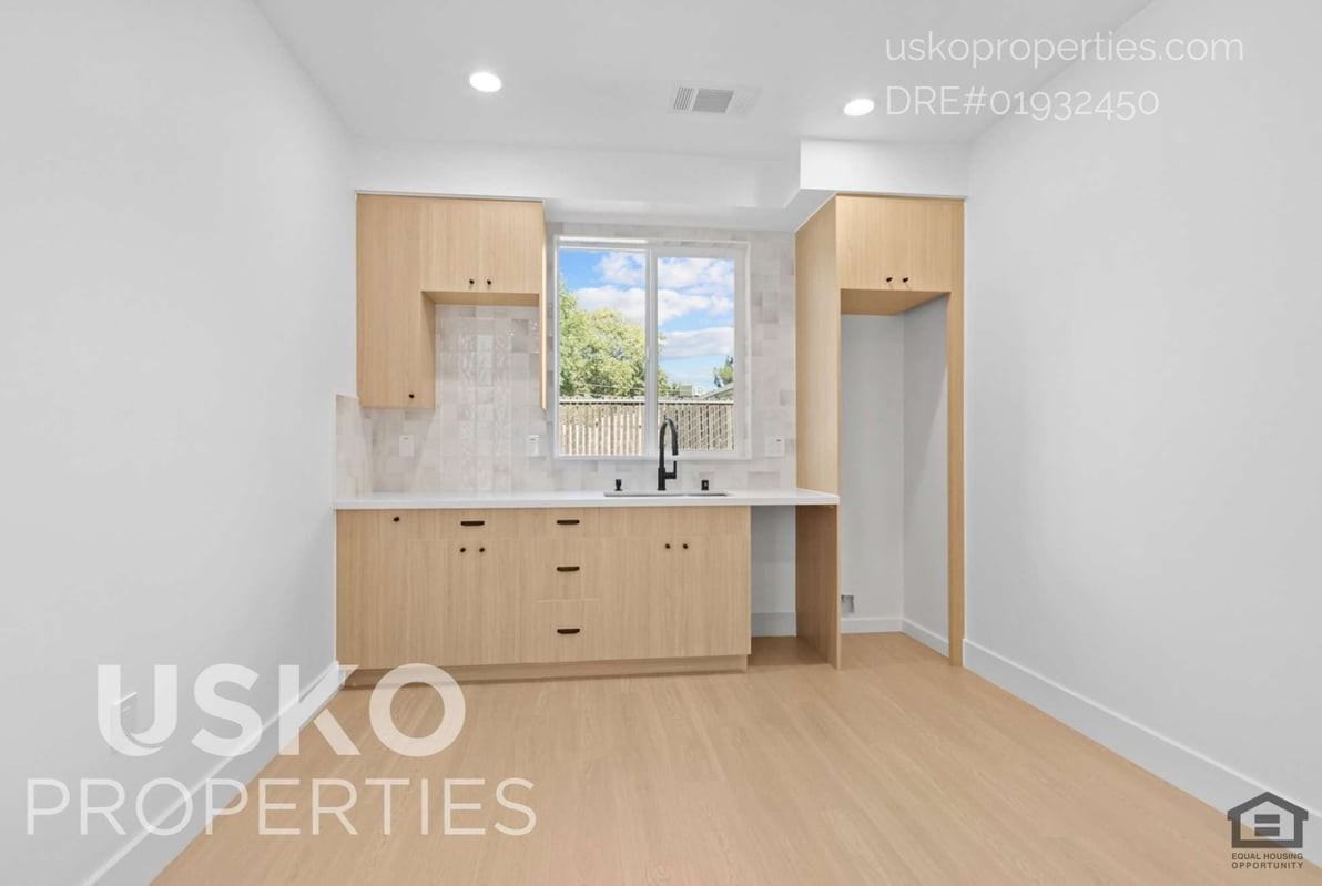 4381 El Camino Ave #B - Photo 3 of 5