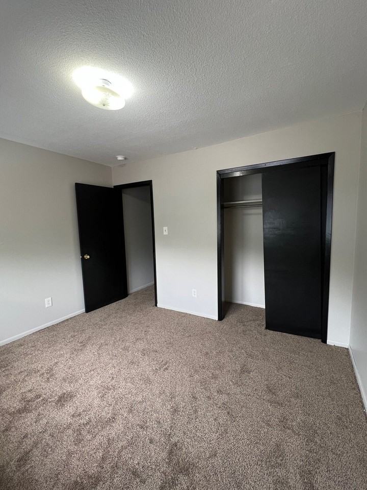 2800 30th St #11 - Photo 5 of 10