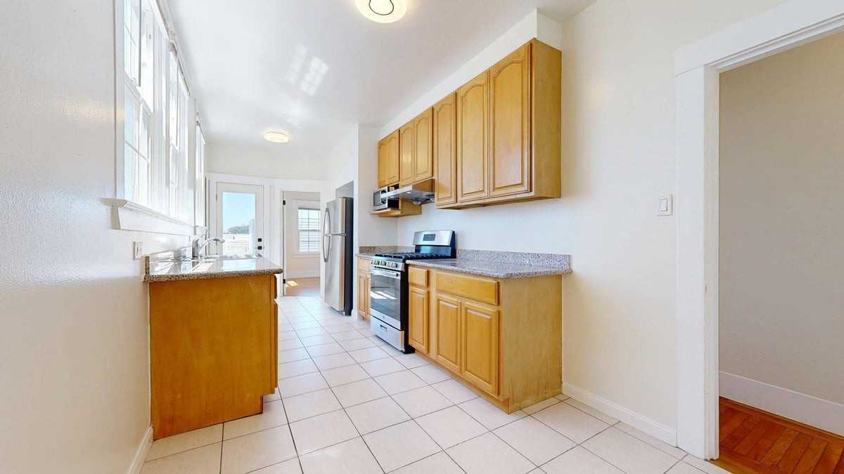 1608 Balboa St - Photo 3 of 30