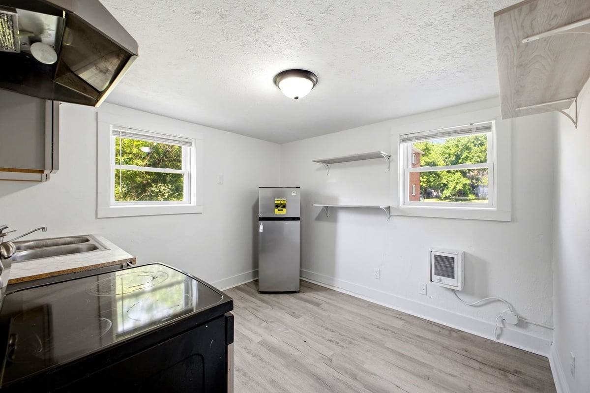 486 Hanley St Apt D #D - Photo 7 of 12
