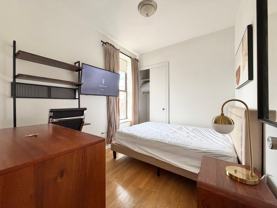 Private Bedroom in 3 Bedroom/2 Bathroom Home - Photo 1 of 1