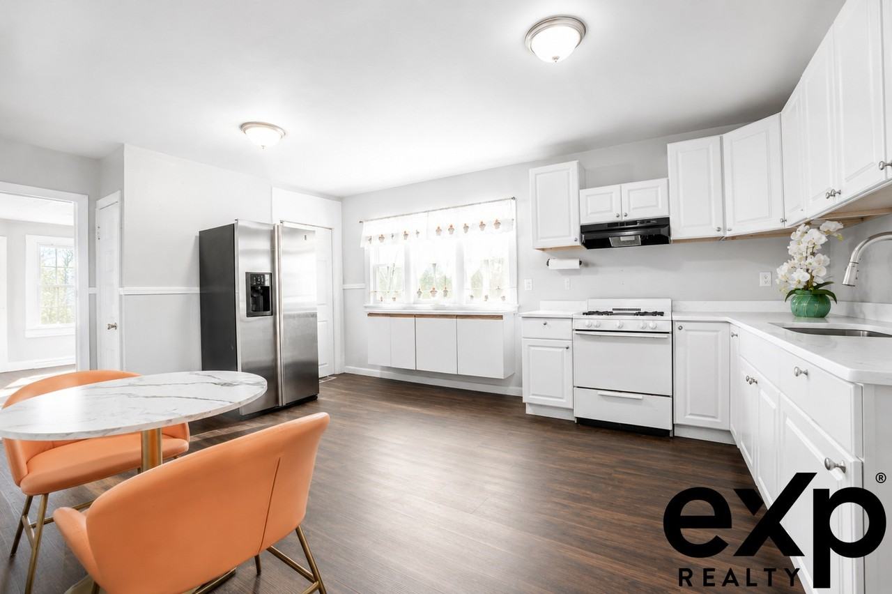24 Tracey St #1