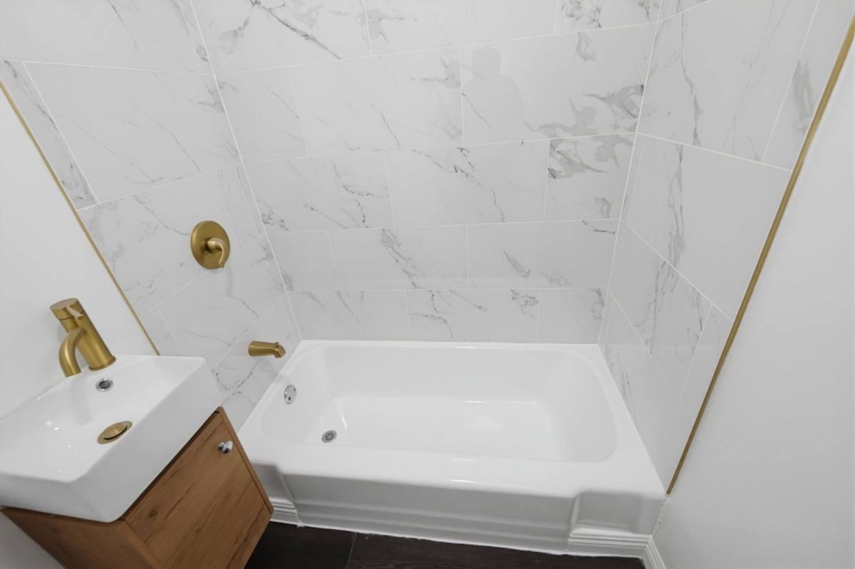 869 W 41st St #7 - Photo 5 of 9