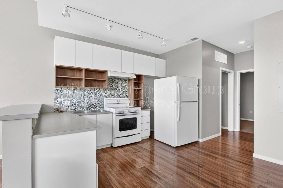 4100 Lindell Blvd #302 - Photo 2 of 10
