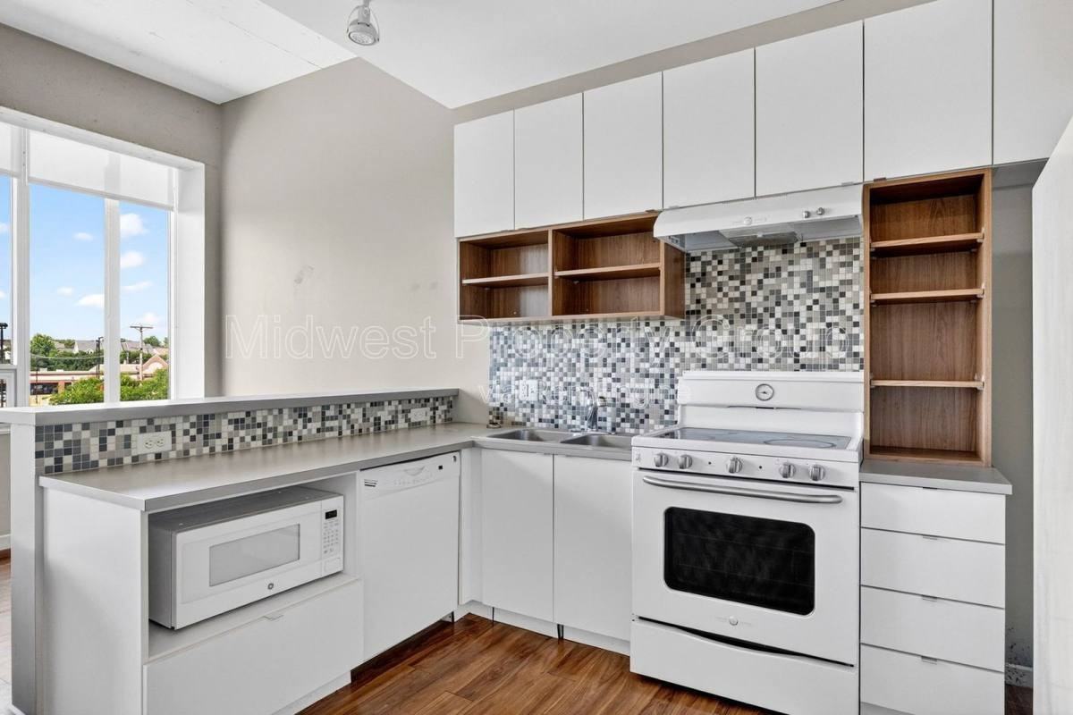 4100 Lindell Blvd #302 - Photo 3 of 10