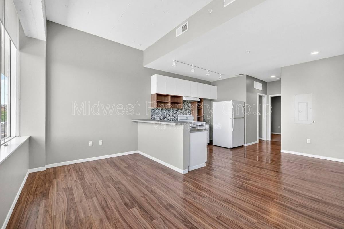 4100 Lindell Blvd #302 - Photo 5 of 10